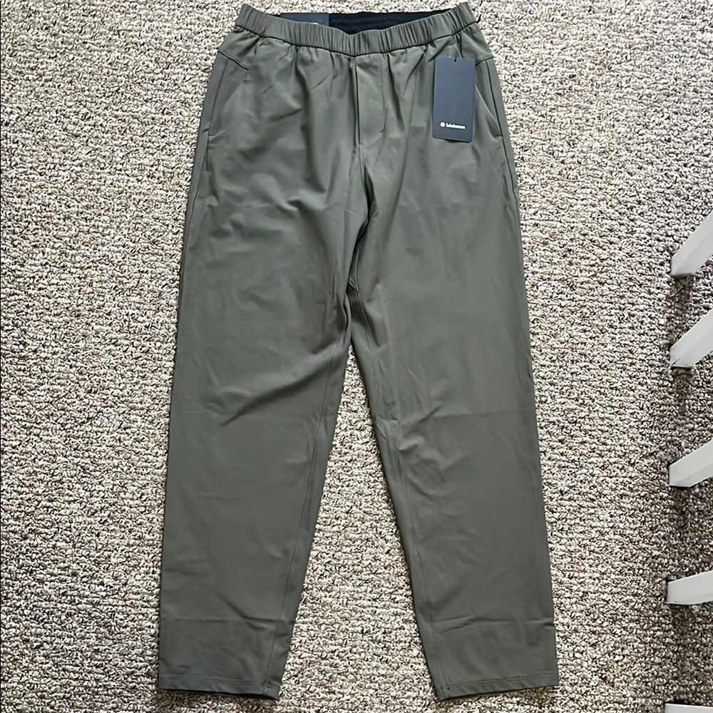 lululemon athletica Men's Joggers in Olive Green